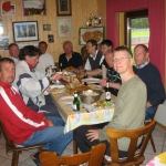 Die Herren 40 beim verdienten Essen nach der Begegnung